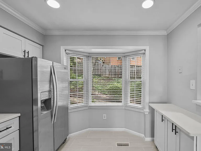 2035 S Glebe Rd — Photo 6