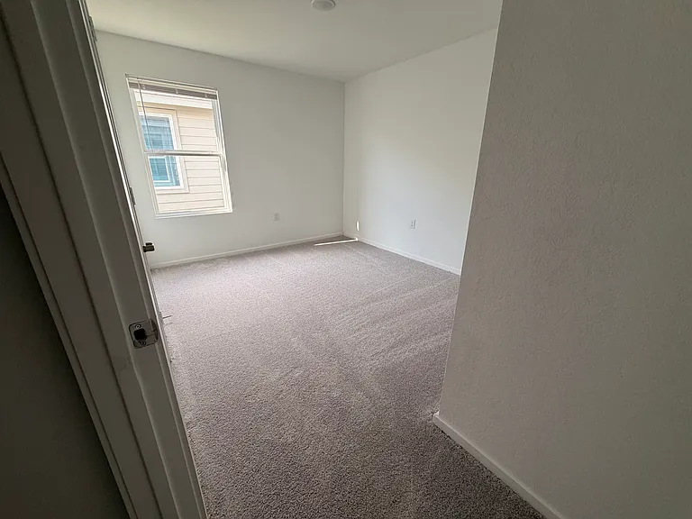 10807 Bernal Cv — Photo 12