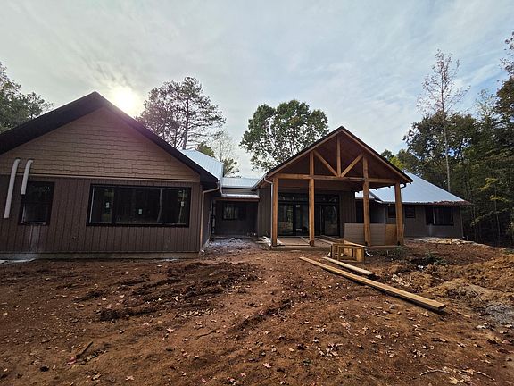 5th image of 2103 Muddy Branch Rd