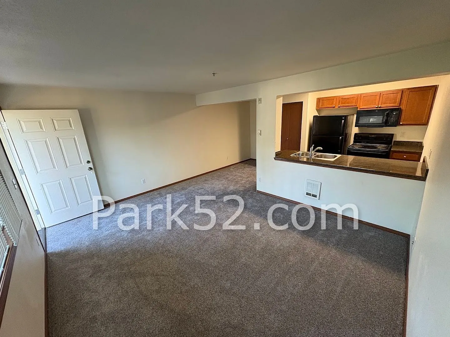 Tacoma 1 Bedroom 2nd Floor Apartment — Photo 3