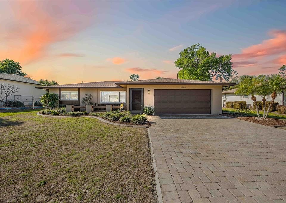 1st image of 21351 BASSETT AVENUE