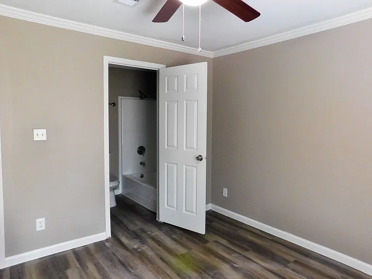 152 Varsity Dr — Photo 28