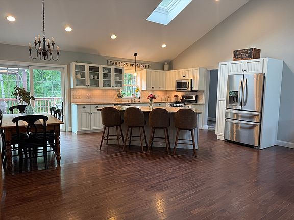 2nd image of 15 McIntosh Rd