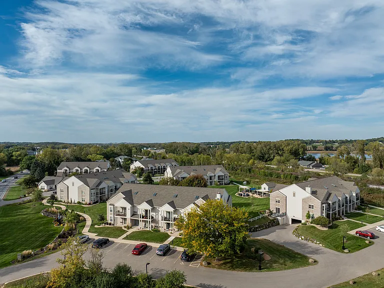 Lake Pointe — Photo 1