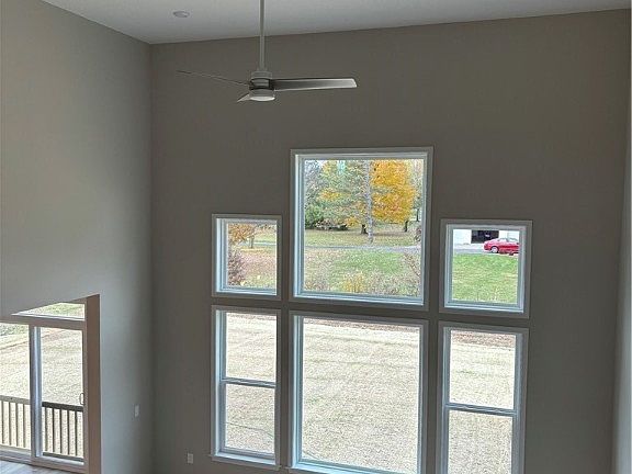 3rd image of 735 Harvest Ln