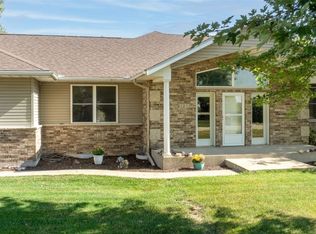 1253 Hillview Ct NE, Swisher, IA 52338