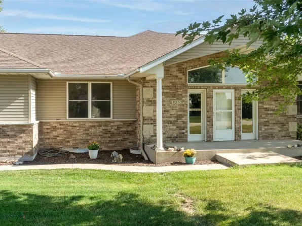 1253 Hillview Ct NE, Swisher, IA 52338