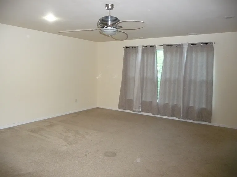 220 Roosevelt Dr — Photo 5