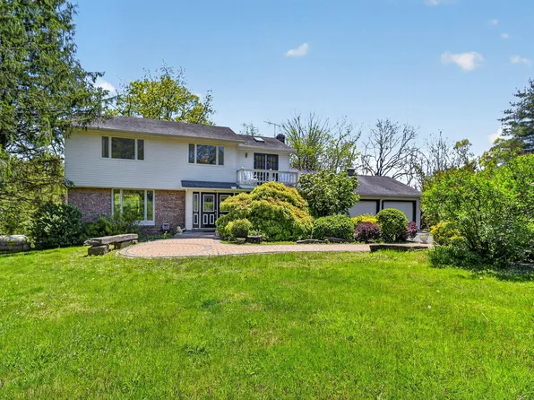 114 Featherbed Ln, Hopewell, NJ 08525