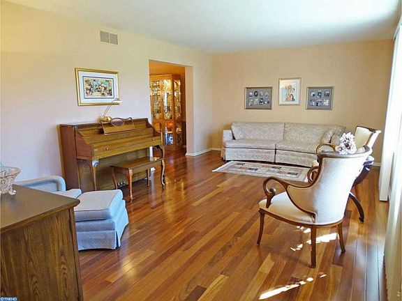 4th image of 119 Andrea Dr