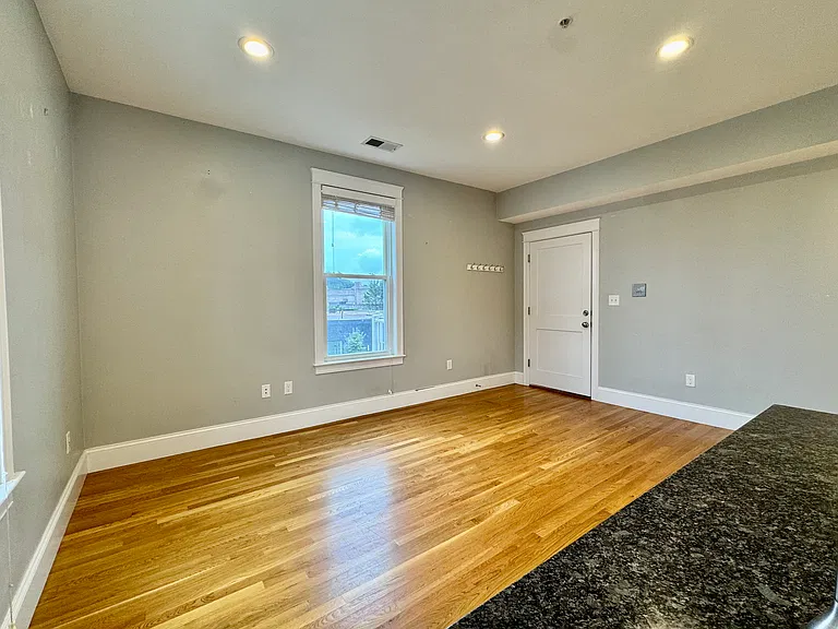 405 S Huntington Ave #2R — Photo 20