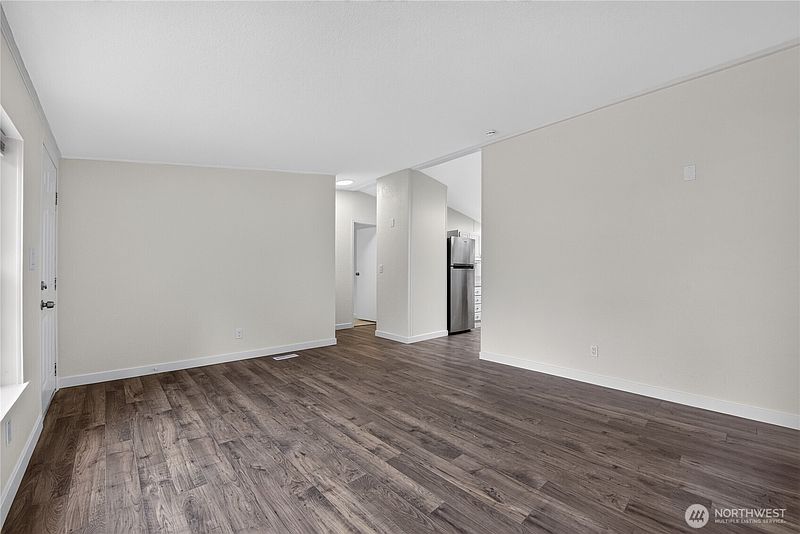 5th image of 17242 Heather Lane SE