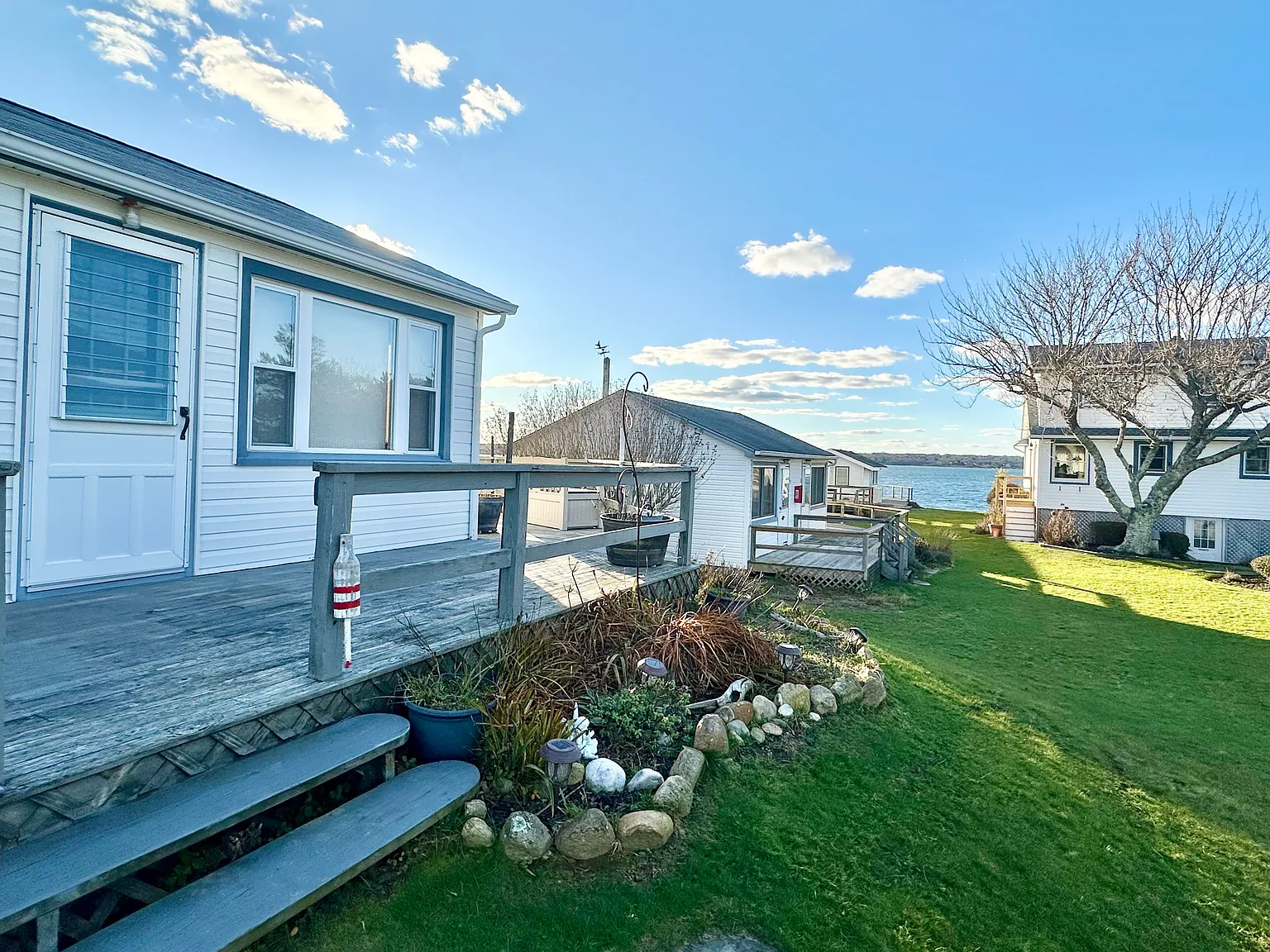 Idyllic Montauk Waterfront Beach Cottage — Photo 2