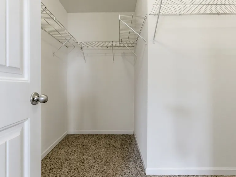 1672 Stonewater Dr — Photo 14