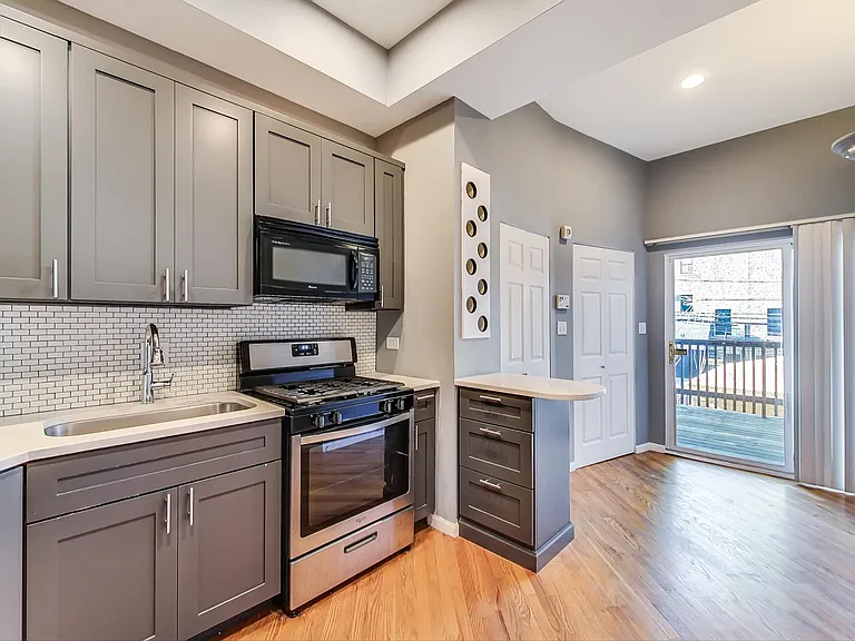 2141 W Crystal St #2 — Photo 10