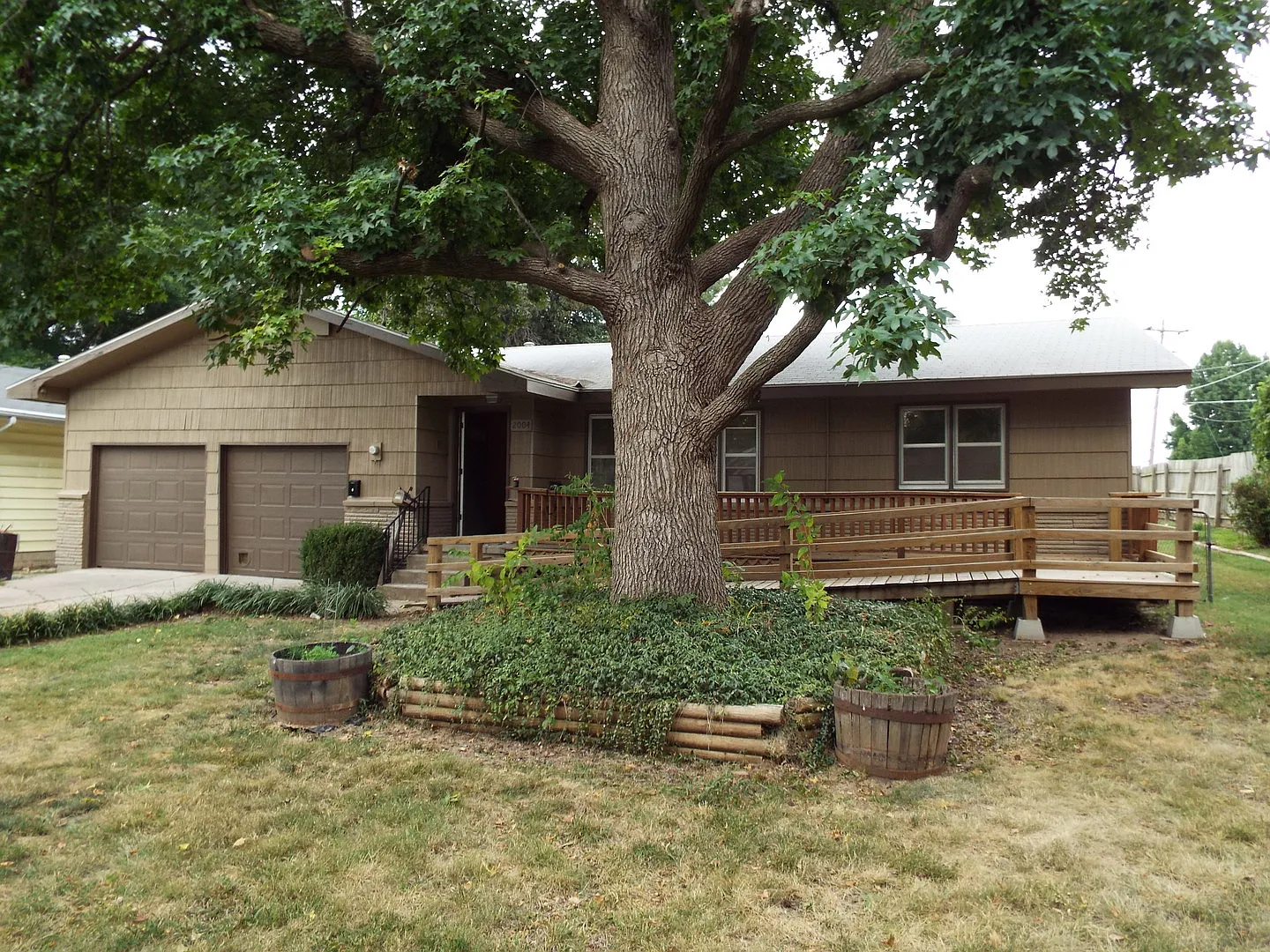 4 Bedroom home with a 2 car garage on the East Side for $1595! — Photo 1