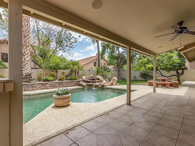 1211 E Drake Dr — Photo 34