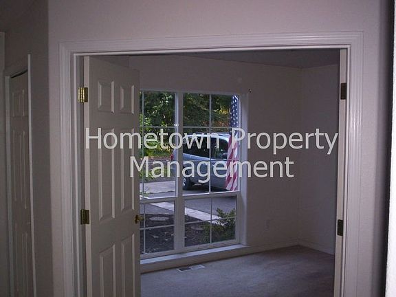 3rd image of 1635 Judd St NE