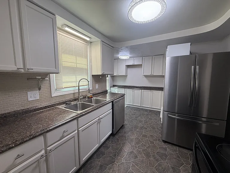 4350 Silsby Rd — Photo 4