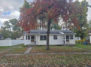 825 Summer St, Algonac, MI 48001