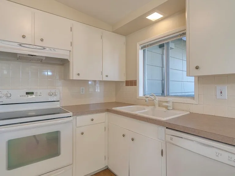 7435 SW Hermoso Way — Photo 6