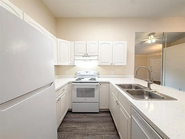 4003 SW 27th St #13 — Photo 12