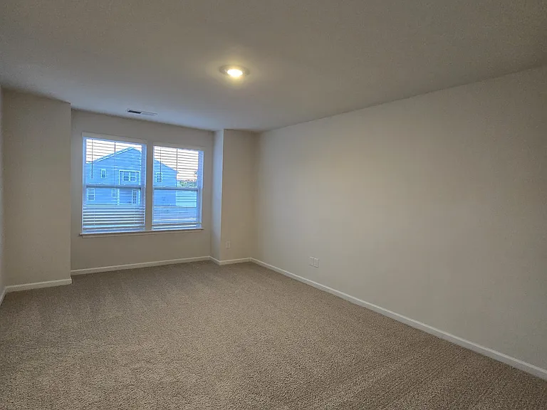 1677 Hallview Ct — Photo 16
