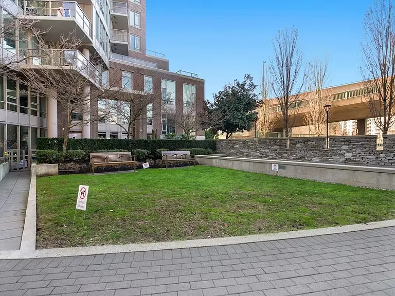429 W 2nd Ave #310 — Photo 34