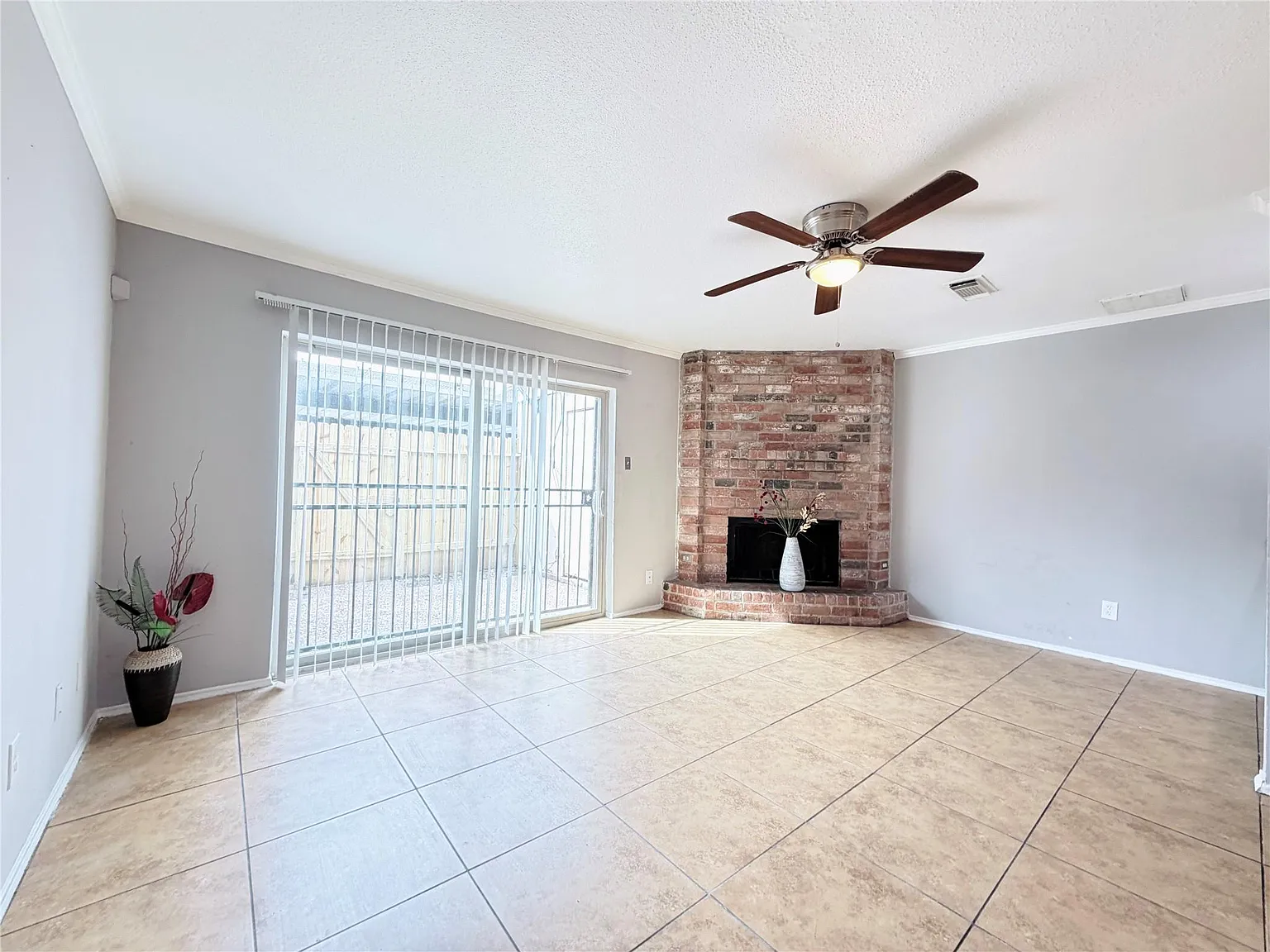 2 bed, 2.5 bath, 1173 sqft, $1,300 — Photo 3