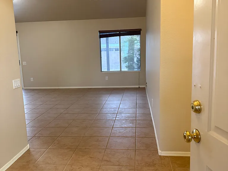 2601 W Camino Del Medrano — Photo 2