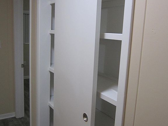 5th image of 2556 Sellers Ln
