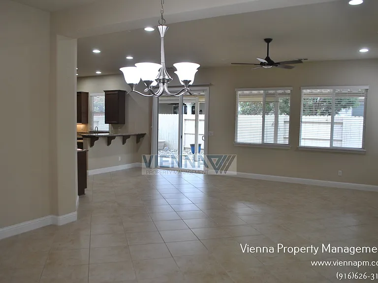 2101 Harpford Dr — Photo 5