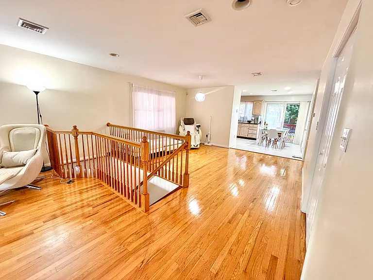 372 Chestnut St — Photo 19