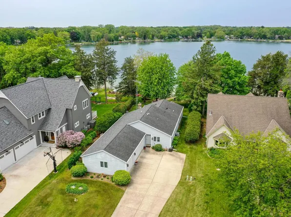 W375S4961 East Pretty Lake ROAD, Dousman, WI 53118