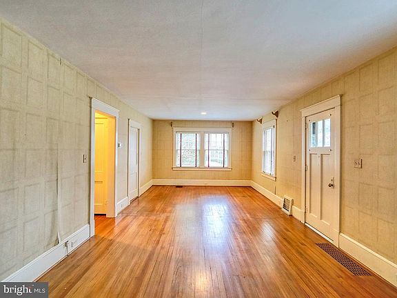 3rd image of 401 Bayard Ave #36