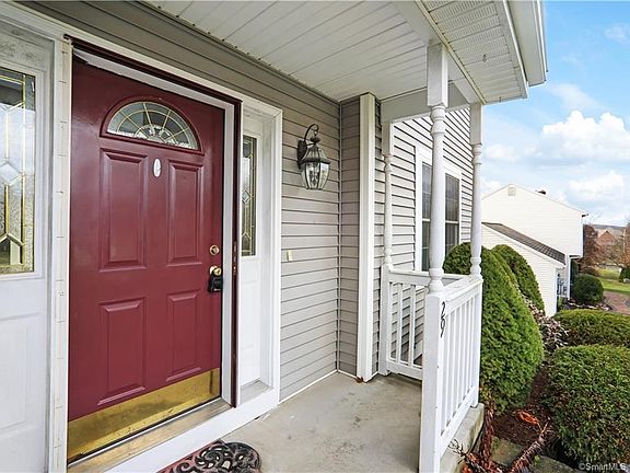 2nd image of 29 Barn Hill Ln