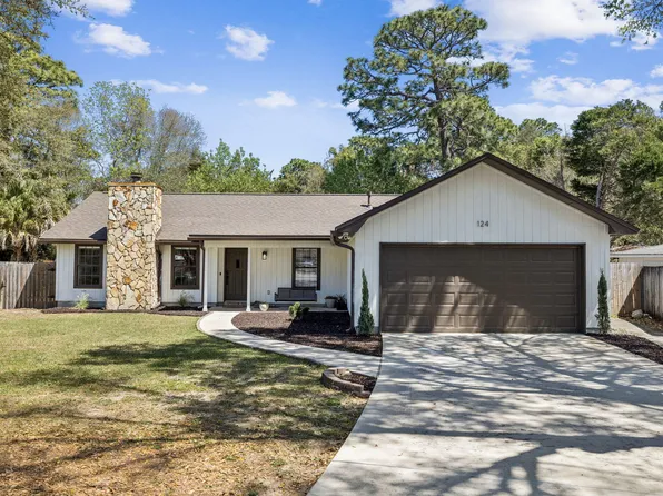 124 Meadow Woods Ln, Niceville, FL 32578