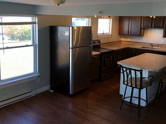 3rd image of 39 Old Orchard St #7