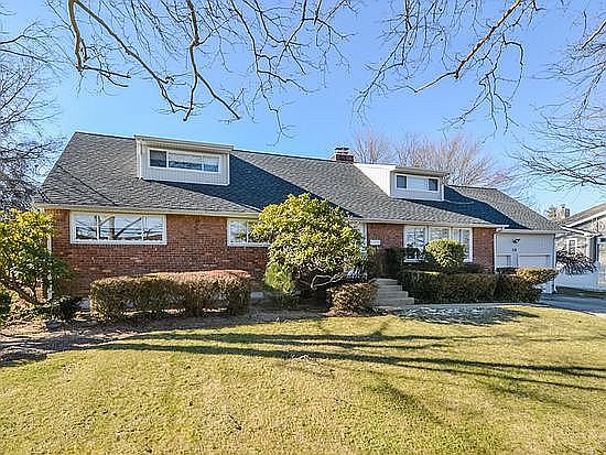 2nd image of 118 Thornwood Rd