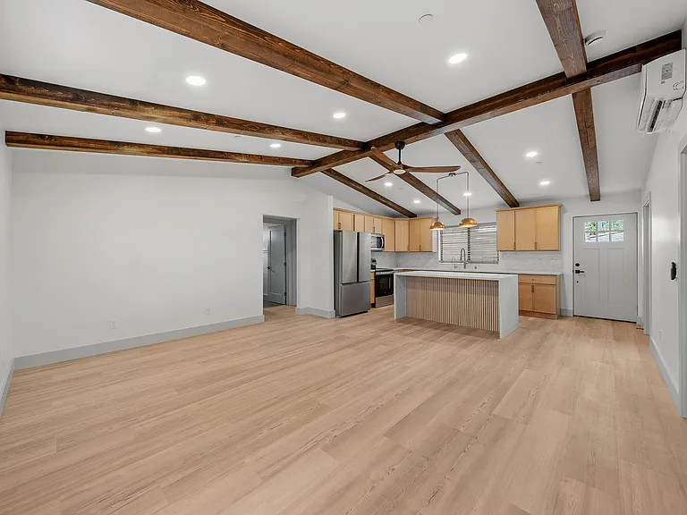 1116 Golden Rd — Photo 22