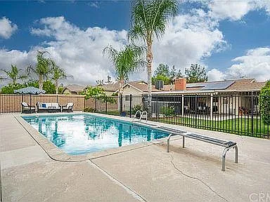 26237 Mission Rd Photo 1