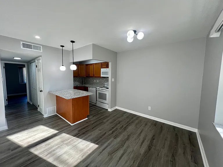 Oakwood Apartments — Photo 7