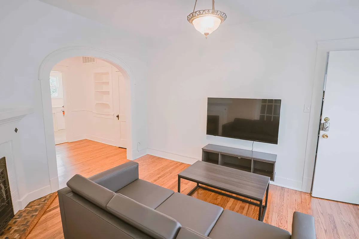 Building Photo - 706 Rosedale St #4