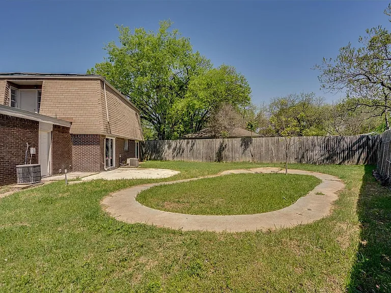 626 Arawe Cir W — Photo 23