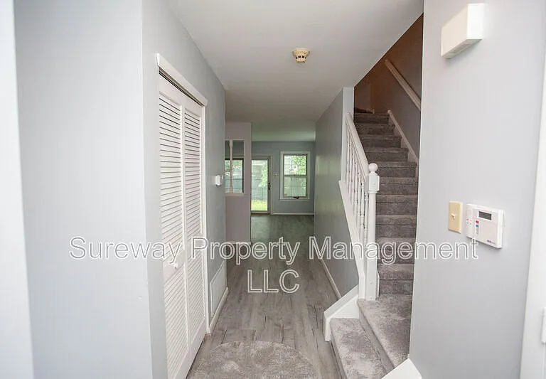 12 Grant Ln — Photo 4