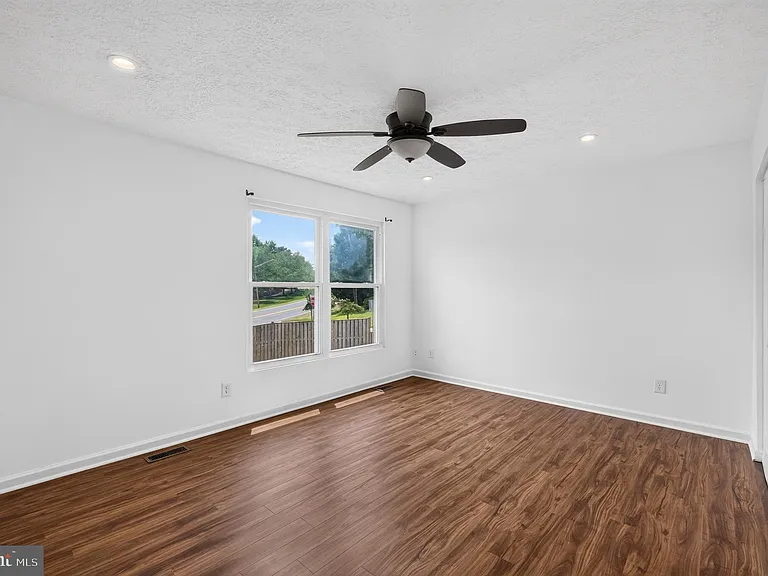 13296 Hollinger Ave — Photo 5