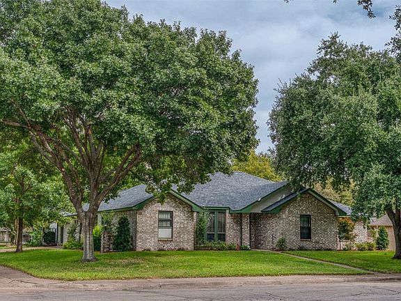 2nd image of 301 Buffalo Creek Dr
