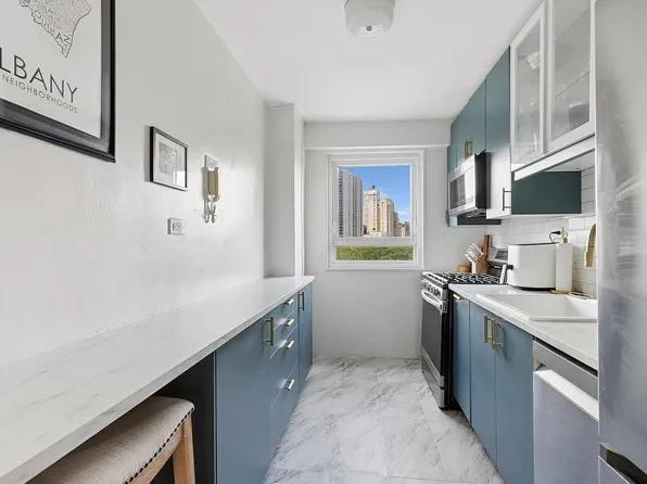 215 Adams St APT 10B, Brooklyn, NY 11201
