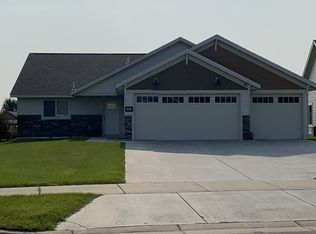 1825 Ladbrook Ln, Saint Cloud, MN 56303