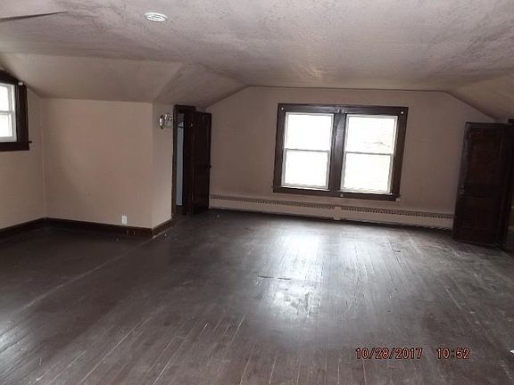 4th image of 912 Highland Ave
